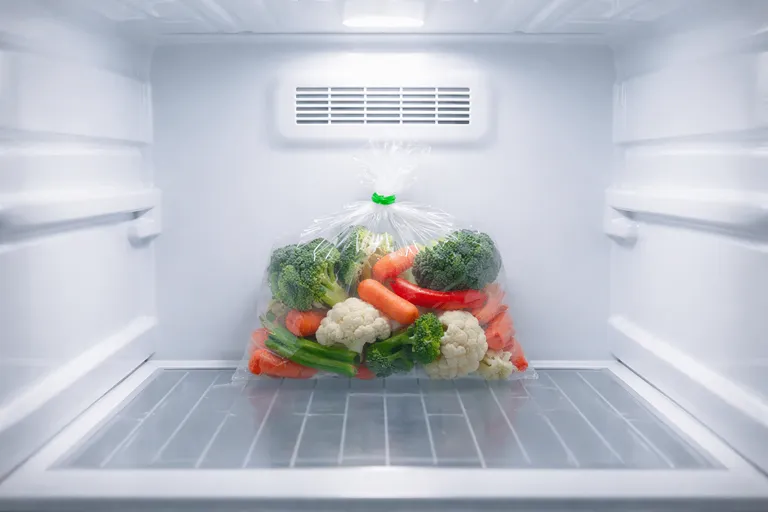 یخ زدن سبزی در یخچال به علت نزدیکی به دیواره یا دریچه هوا